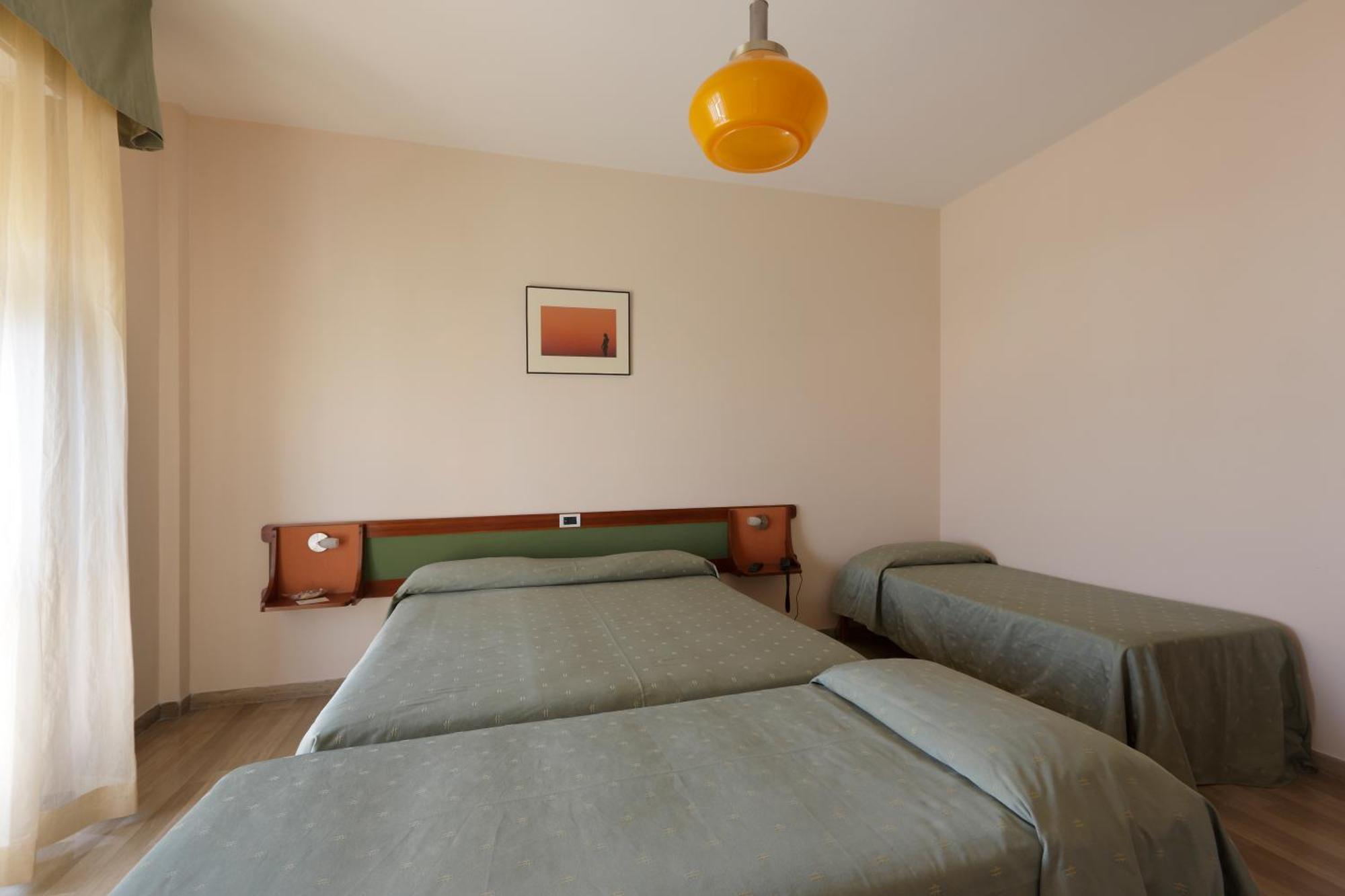 Hotel Continental Фано Екстериор снимка