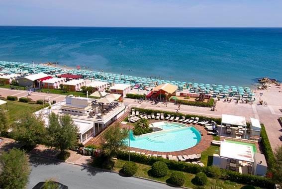 Hotel Continental Фано Екстериор снимка
