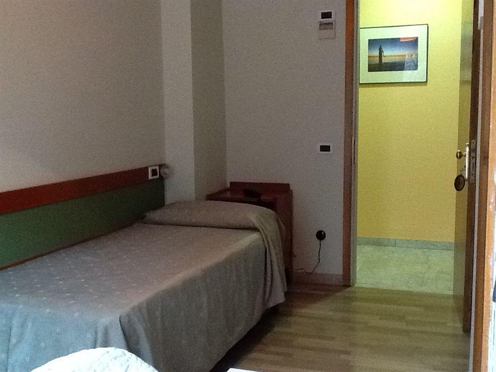 Hotel Continental Фано Екстериор снимка
