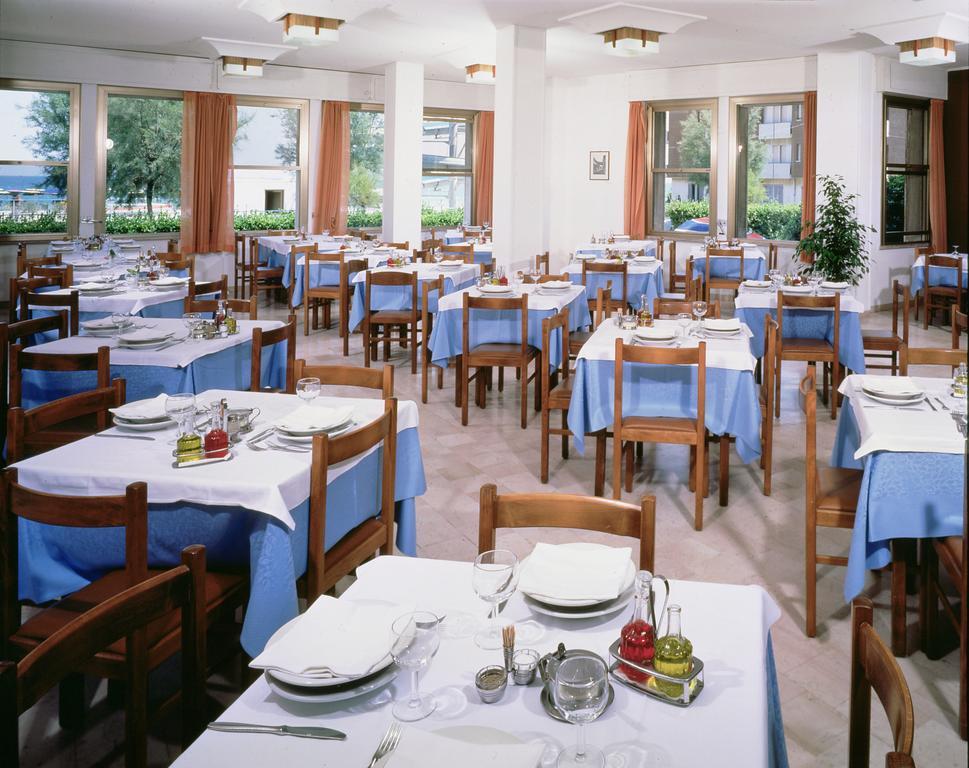 Hotel Continental Фано Екстериор снимка