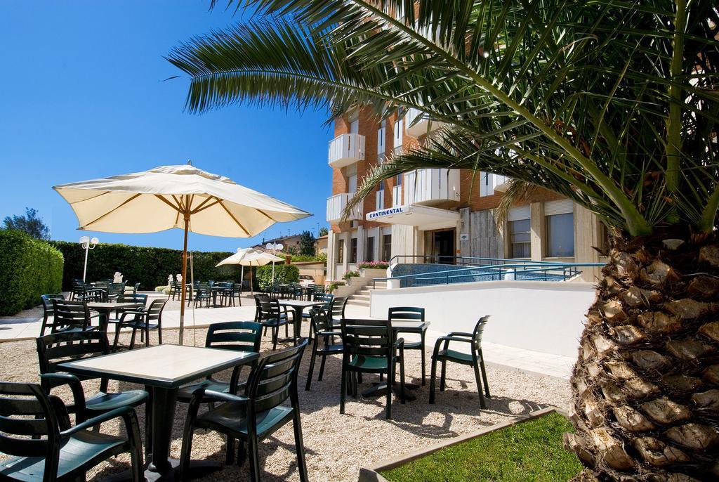 Hotel Continental Фано Екстериор снимка
