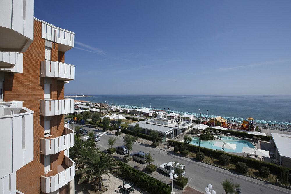 Hotel Continental Фано Екстериор снимка