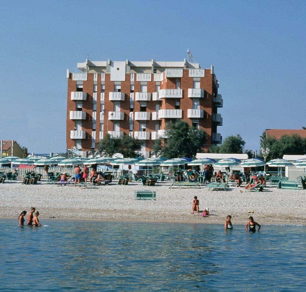 Hotel Continental Фано Екстериор снимка